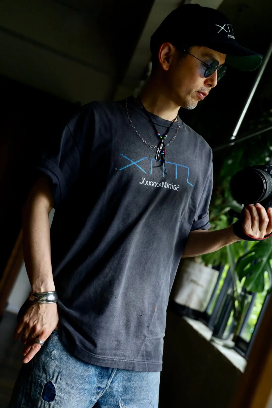 SAINT Mxxxxxx SM6 TEE/BLK latest model SM6 basic LOGO printed TEE, washed black S-XL, garment dyeing, heavy washing to make old, hanging holes, highly restored original printing, correct with anti-counterfeiting angel mark